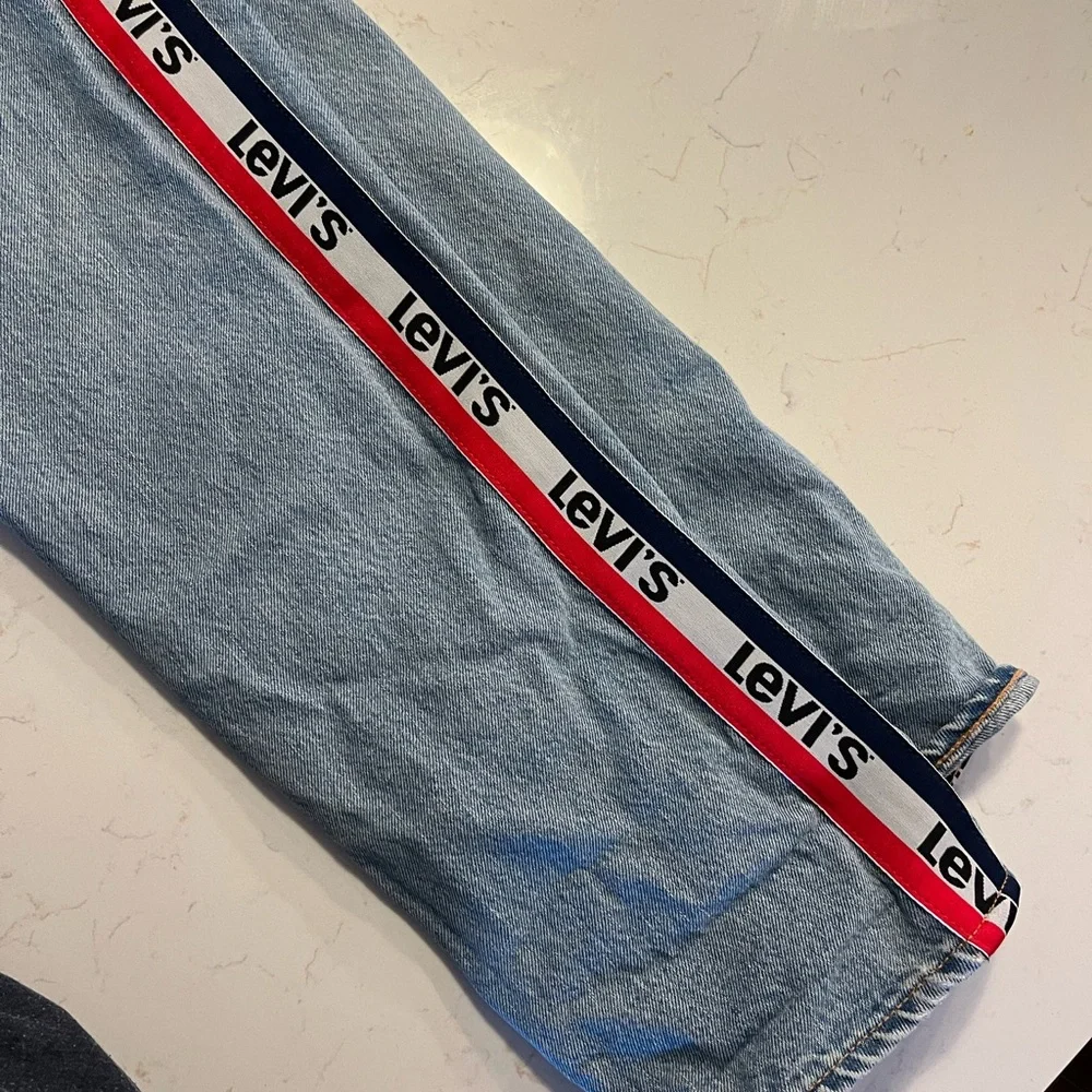 LEVIS men’s denim jeans 32x30